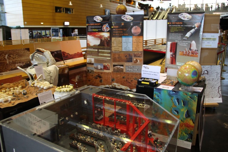 Le stand APM lors de « Voyages Planétaires » à Nantes ...