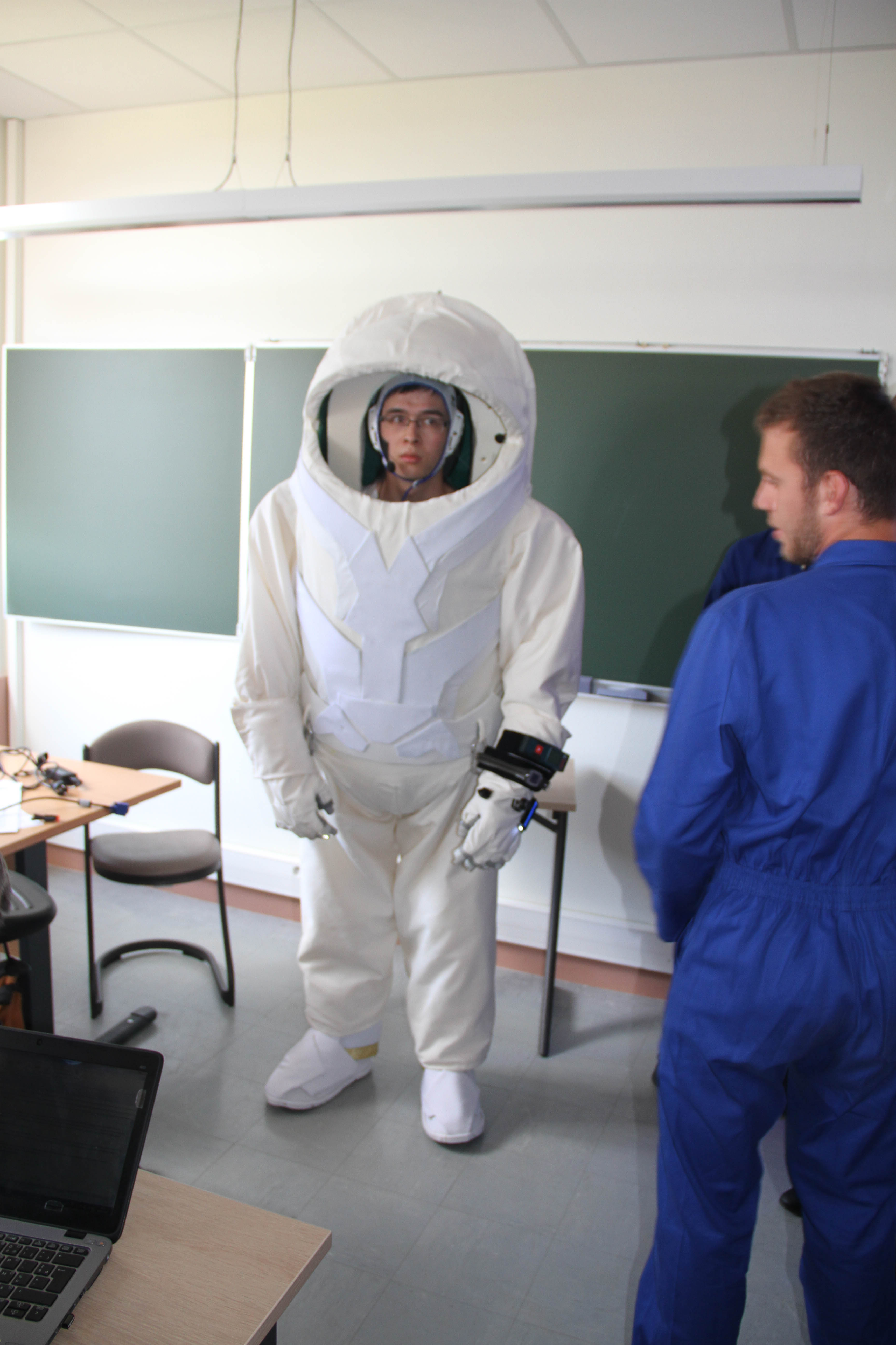 Un démonstrateur de scaphandre pressurisable